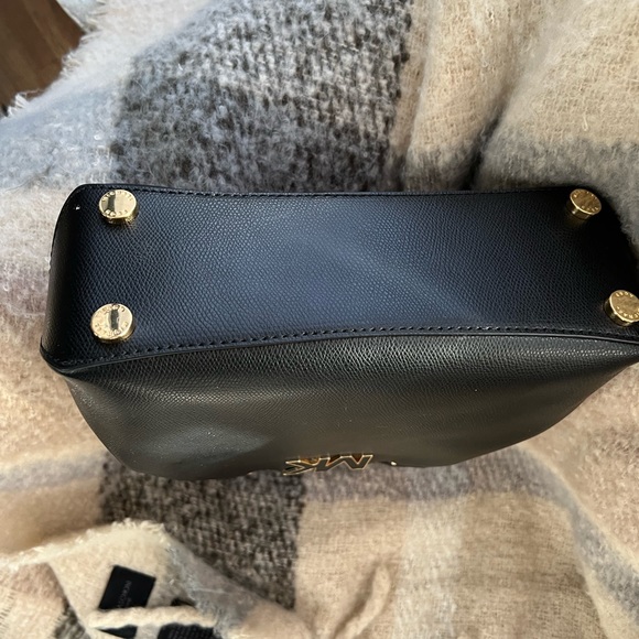 Vintage Leather Classic Michael Kors Logo Sculpted Bag - Picture 12 of 14